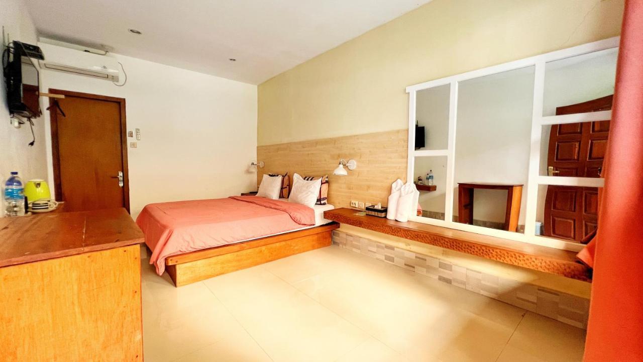 Centro Bajo Hotel & Resto Labuan Bajo Ngoại thất bức ảnh
