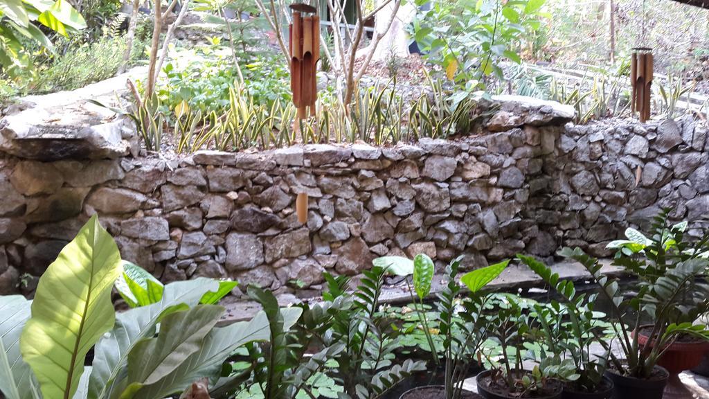 Centro Bajo Hotel & Resto Labuan Bajo Ngoại thất bức ảnh