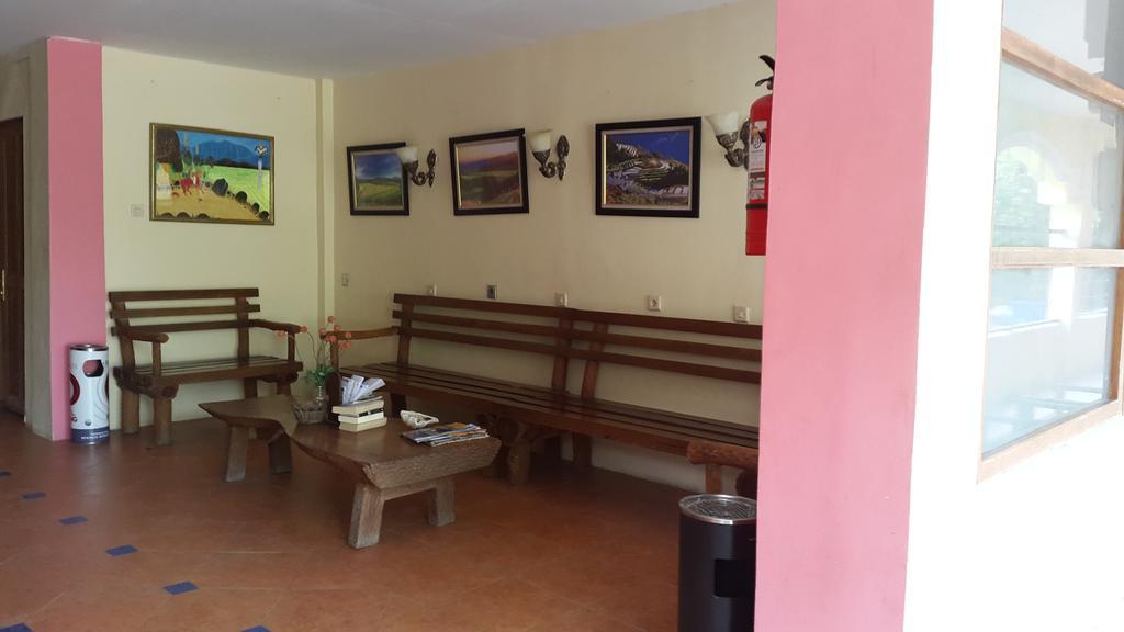 Centro Bajo Hotel & Resto Labuan Bajo Ngoại thất bức ảnh