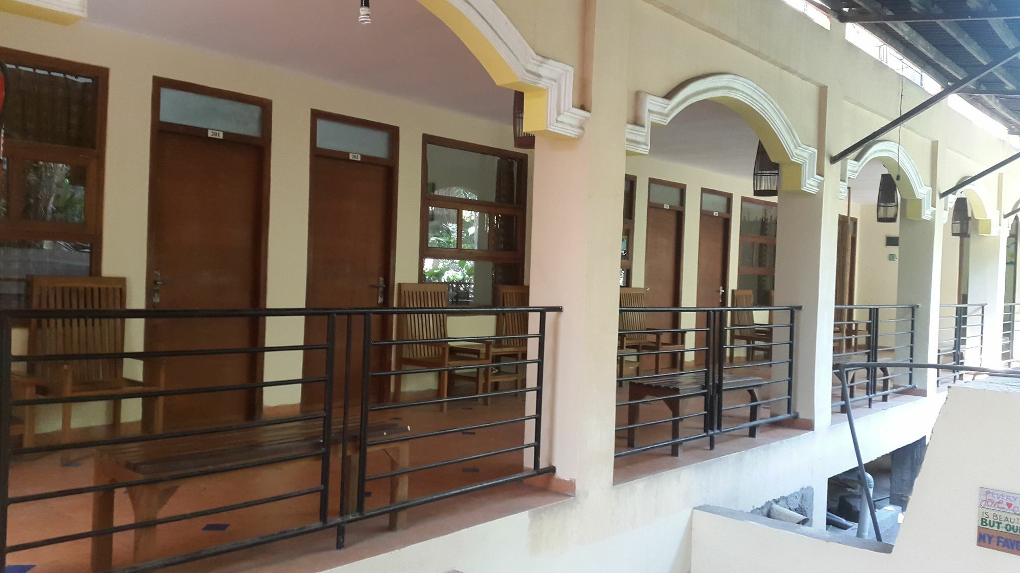 Centro Bajo Hotel & Resto Labuan Bajo Ngoại thất bức ảnh