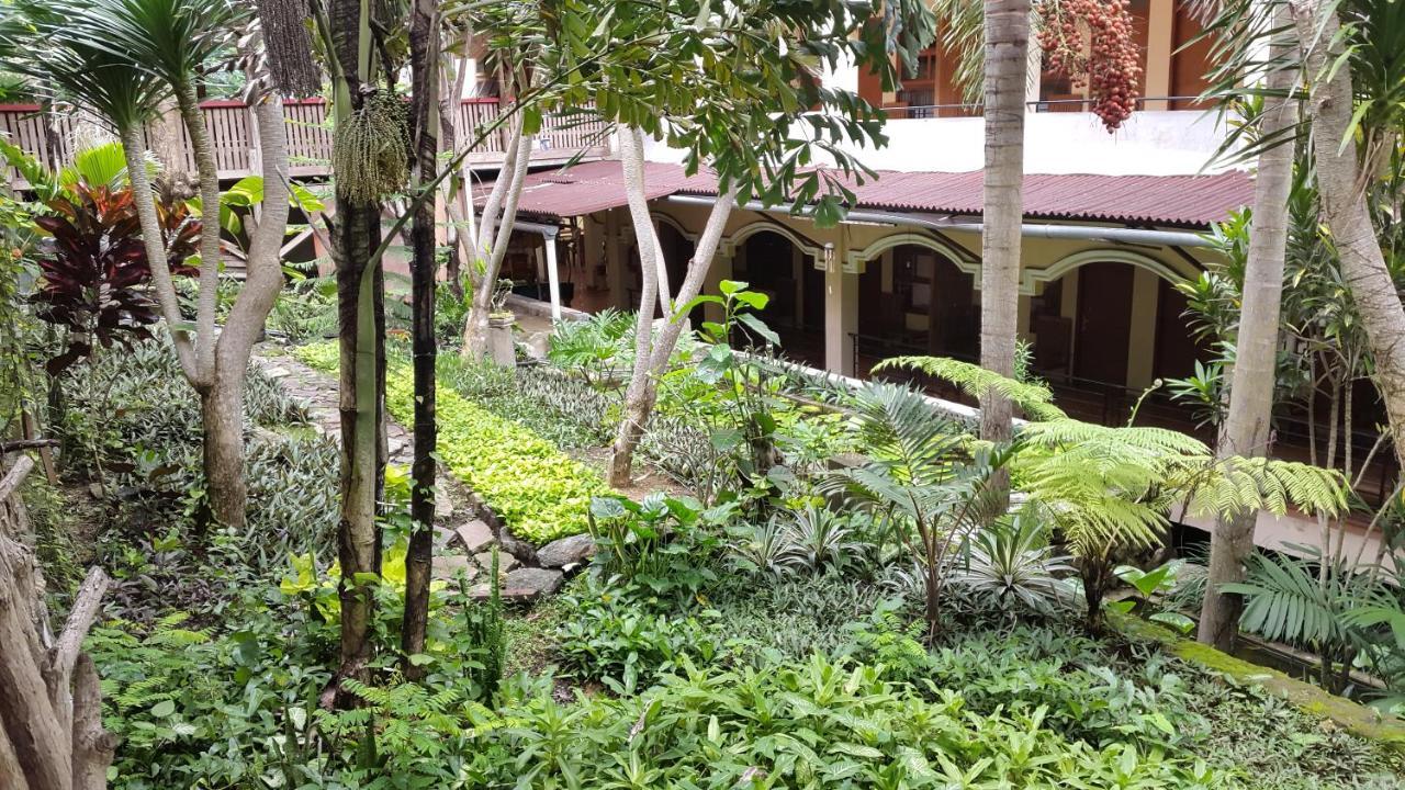 Centro Bajo Hotel & Resto Labuan Bajo Phòng bức ảnh