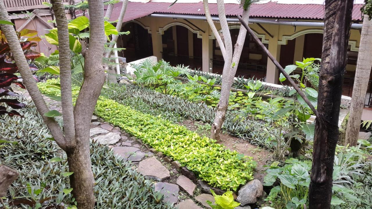 Centro Bajo Hotel & Resto Labuan Bajo Phòng bức ảnh
