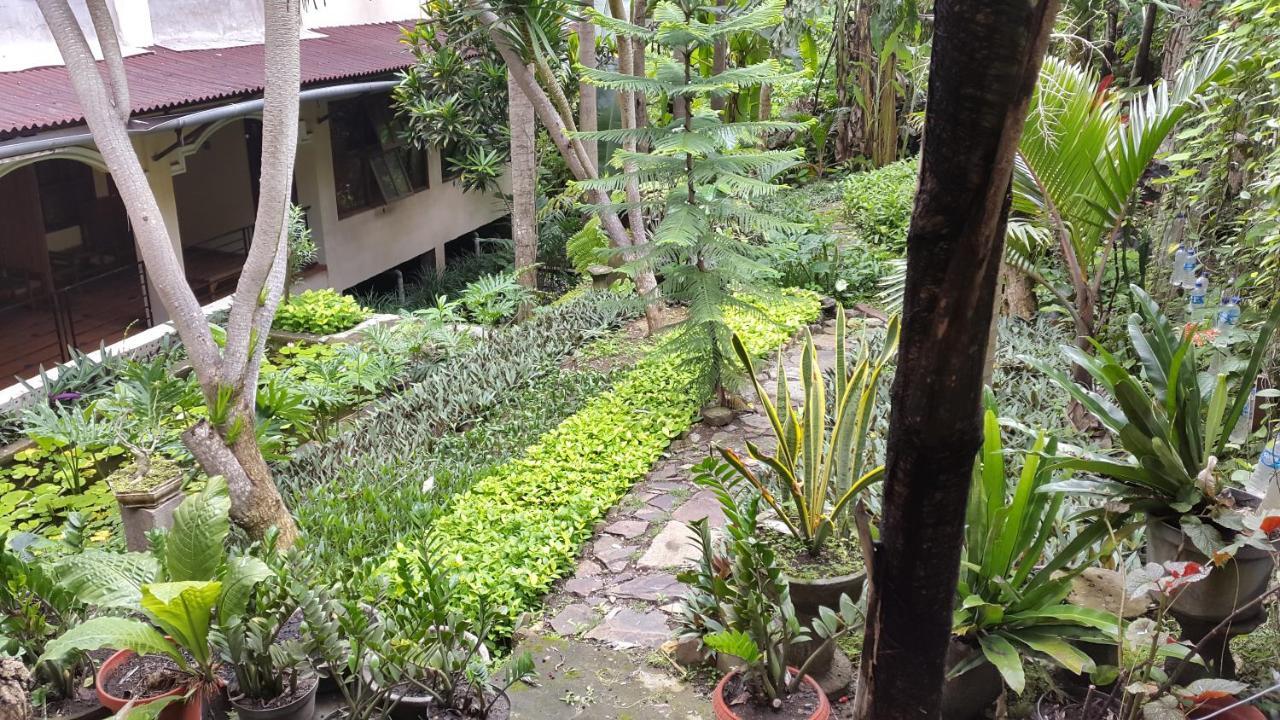 Centro Bajo Hotel & Resto Labuan Bajo Phòng bức ảnh